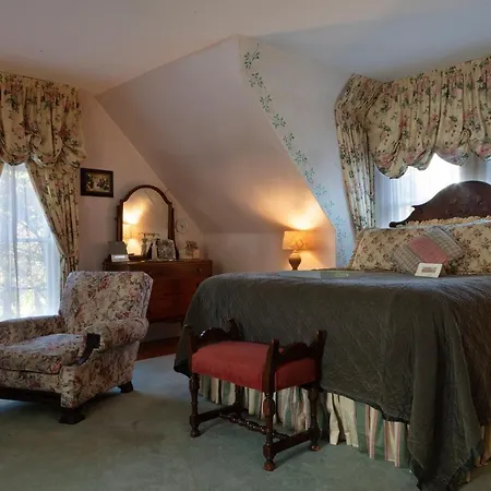 The Bissell House Bed & Breakfast-3